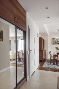 Empire Apartment by Renters Prestige