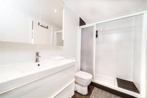 Golden Sunrise Apartment with Sea Views