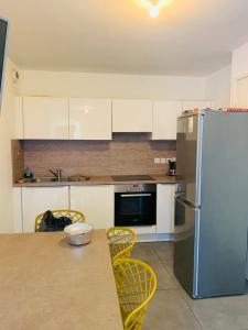 Appartements BNB RENTING 1 bedroom apartment in a brand new building with a pool : photos des chambres