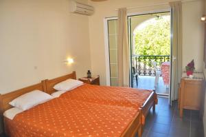 Yannis - Holiday Apartments on Agios Gordios Beach in Corfu