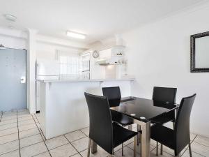 Nelson Towers, 9,71a Victoria Parade - unit in the heart of Nelson Bay with water views, air conditioning and Wi-Fi