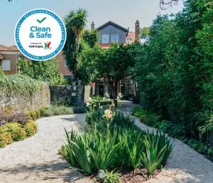 Queen's Garden Hostel - Senhora da Hora