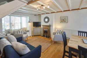 Two-Bedroom House room in Amber Cottage