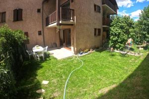 Briançon, Appartement avec jardin et terrasse.