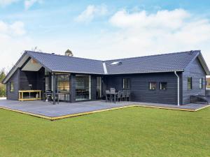 Six-Bedroom Holiday Home room in Holiday home Væggerløse XLII
