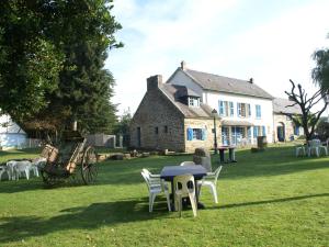 Maisons de vacances Beautiful Holiday Home with Pool BBQ Garden Deckchairs : photos des chambres
