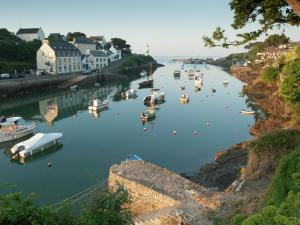 Maisons de vacances Beautiful Holiday Home with Pool BBQ Garden Deckchairs : photos des chambres