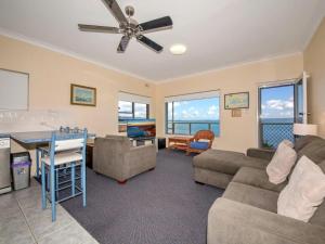 Quarterdeck 5 panoramic water views and close to town
