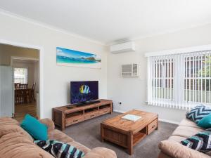 Sandy Shoal Shoal Bay Beach Cottage with aircon