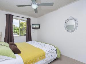 Shoal Court 2 fabulous location with water views