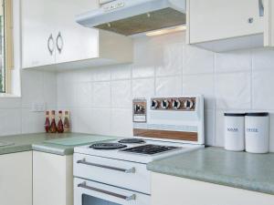 Shoal Court 2 fabulous location with water views