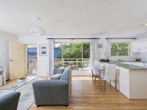 Shoal Court 2 fabulous location with water views