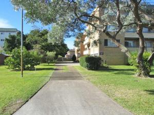 Silvana Court 11 close to the water and clubs
