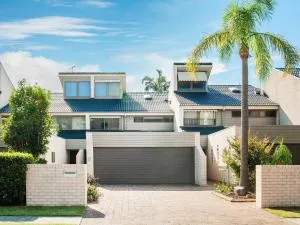 The Moorings 15 stunning with water views and pool - Солджерс-Пойнт