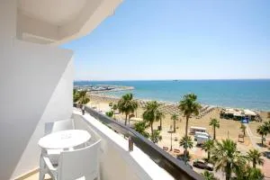 Les Palmiers Beach Boutique Hotel & Luxury Apartments - Larnaka