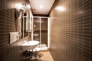 Camera Matrimoniale/Doppia con Letti Singoli con Bagno in Comune
