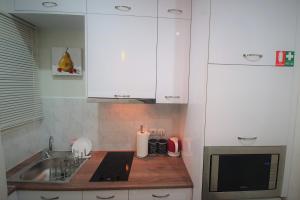 WHITE HOUSE 30 steps from the Metro station