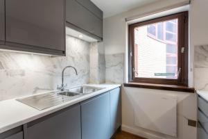 Stunning 1 Bed Merchant City Apartment with Parking