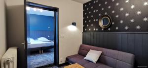 Hotels The Originals Boutique, Hotel La Colonne de Bronze, Saint-Valery-sur-Somme (Inter-Hotel) : photos des chambres