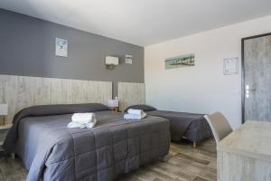 Hotels Hotel Les Palmiers En Camargue : Chambre Triple Supérieure - Vue sur Mer