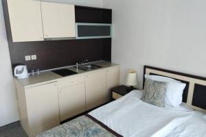 Studio Berlin golden beach