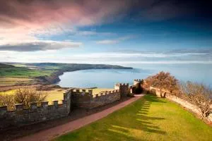 雷文厅酒店 - Staintondale