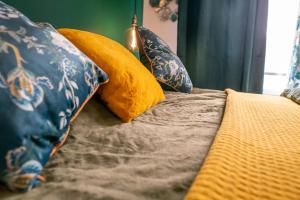 Appartements studio coeur de ville neuf et design tt equipe parking gratuit : photos des chambres