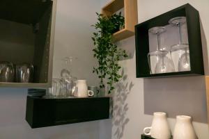 Appartements coeur de ville t2, terrasse, clim tt equipe, parking : photos des chambres