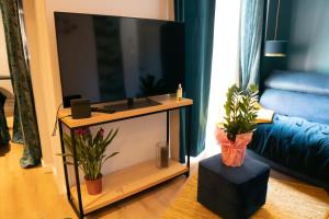 Appartements coeur de ville t2, terrasse, clim tt equipe, parking : photos des chambres