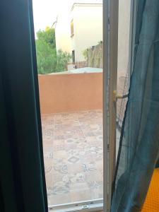 Appartements coeur de ville t2, terrasse, clim tt equipe, parking : photos des chambres