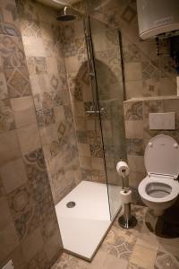 Appartements coeur de ville t2, terrasse, clim tt equipe, parking : photos des chambres