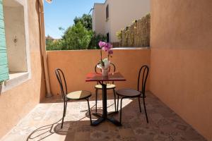 Appartements coeur de ville t2, terrasse, clim tt equipe, parking : Appartement 1 Chambre