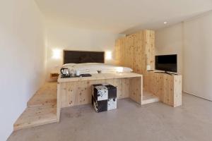 Superior Double Room room in Hotel Arnica Scuol - Adults Only