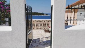 Efis Cottage by the sea