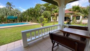 Palm Gardens Resort, Bang Saphan