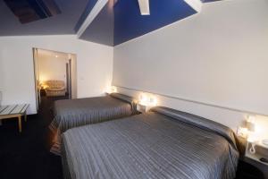 Hotels Hotel Le Lons : Chambre Quadruple