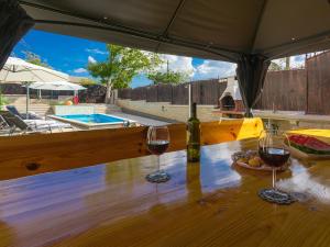 Villa Patrick-Luxury stone house in the center of Istria