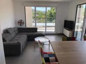 Appartement T3 neuf Sur les toits avec terrasse - Hyères