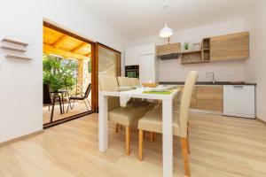 Al Pino Blue Property 