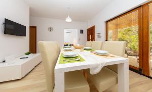 Al Pino Blue Property