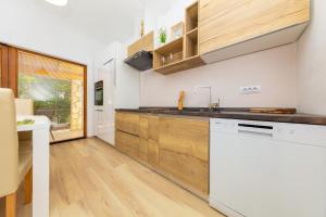 Al Pino Blue Property 