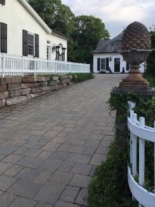 Old Ivy Walk