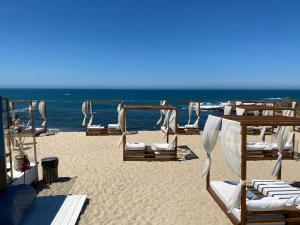 Cozy Beach Front with Rooftop