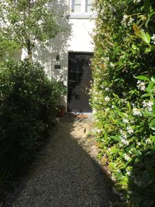 The Herrings Residence - Stylish Private Cottage with Breakfast in Historic Center - Adults-Only