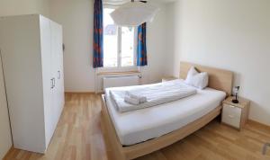 HSH Weber - 2 Bedroom Suite Apartment with Office, Salon and Kitchen in Bern by HSH Hotel Serviced Home