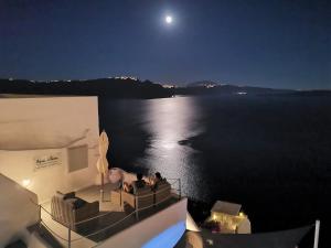 Aqua & Terra Traditional Cave Houses Santorini Greece