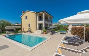 Villa Vanesa with Private Pool nearby Porec - Flengi