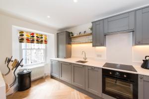 City Centre, Newly Refurbished Stylish Apartment