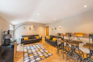 City Centre, Newly Refurbished Stylish Apartment