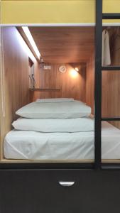 Single Capsule room in BADAROOM hostel MOSCOW